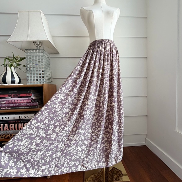 Georgiou Dresses & Skirts - Vintage Georgiou Silk Floral Print Maxi Skirt size 8